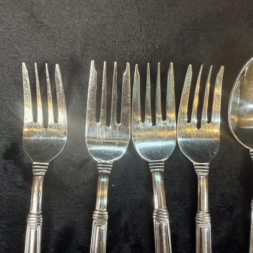 Pfaltzgraff Providence Stainless Flatware 14 Pieces 9 Knives 4 Forks 1 Spoon